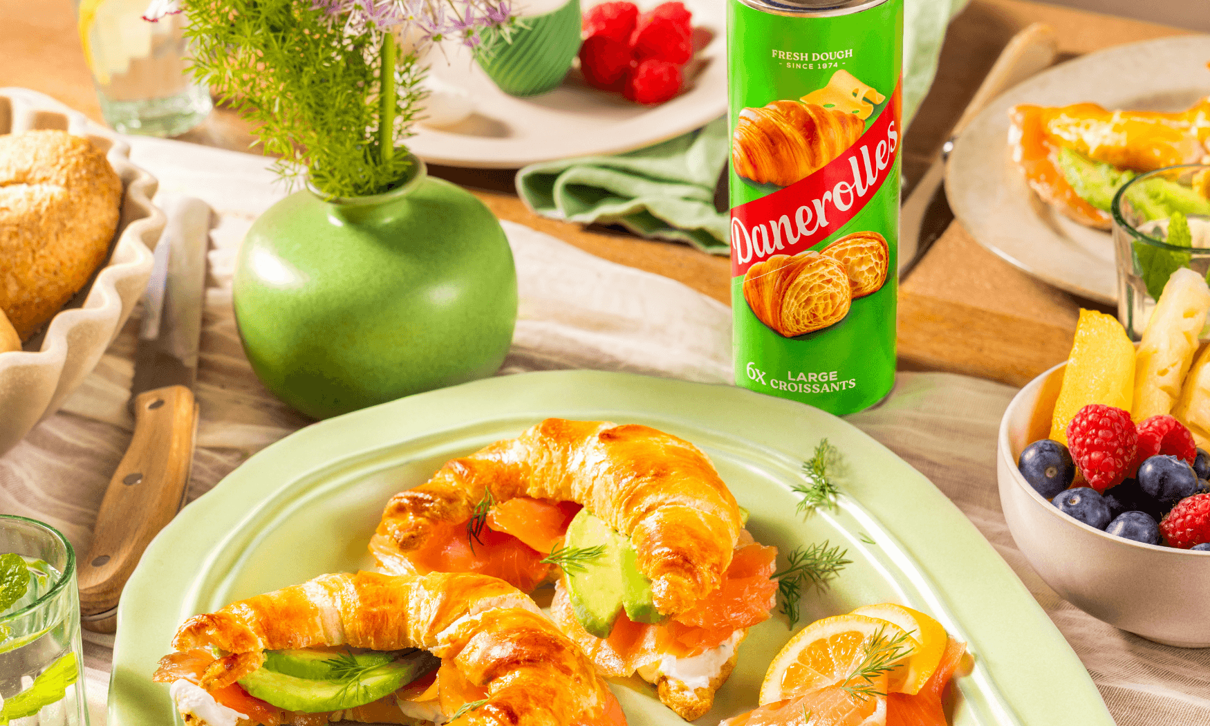 Large zalm, avocado & citroen croissant